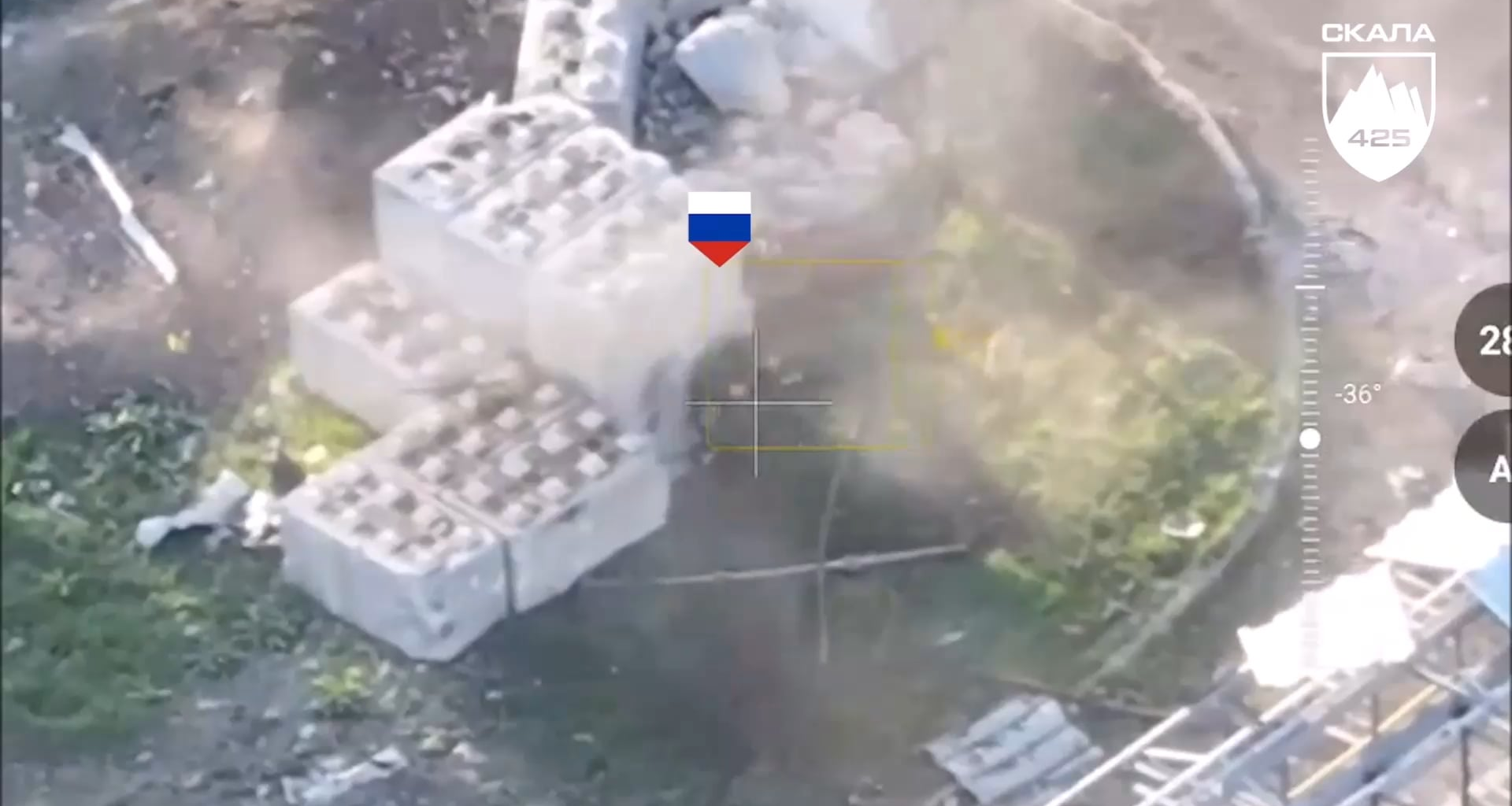 Ukrainian soldier peeks out the door and guns down three Russian soldiers at close range in Pishchane, Pokrovsk. April 2025