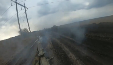 Ukrainian soldiers successfully defended themselves against a Russian FPV strike drone. April 2025