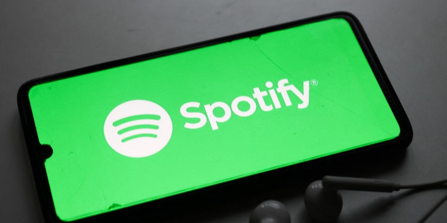 Faux streams sur Spotify ou YouTube : les producteurs de musique passent à l’attaque