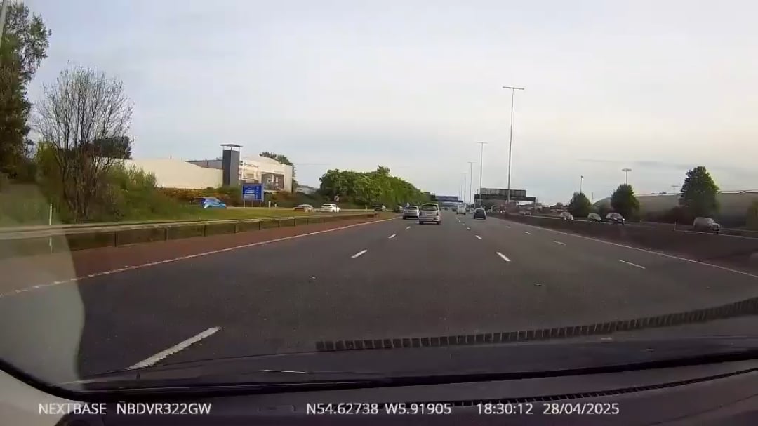 Porsche 718 Cayman GT4 RS joining the M2 Foreshore (not my video)