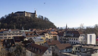 Eksplozija sredi Ljubljane, dva moška hudo poškodovana
