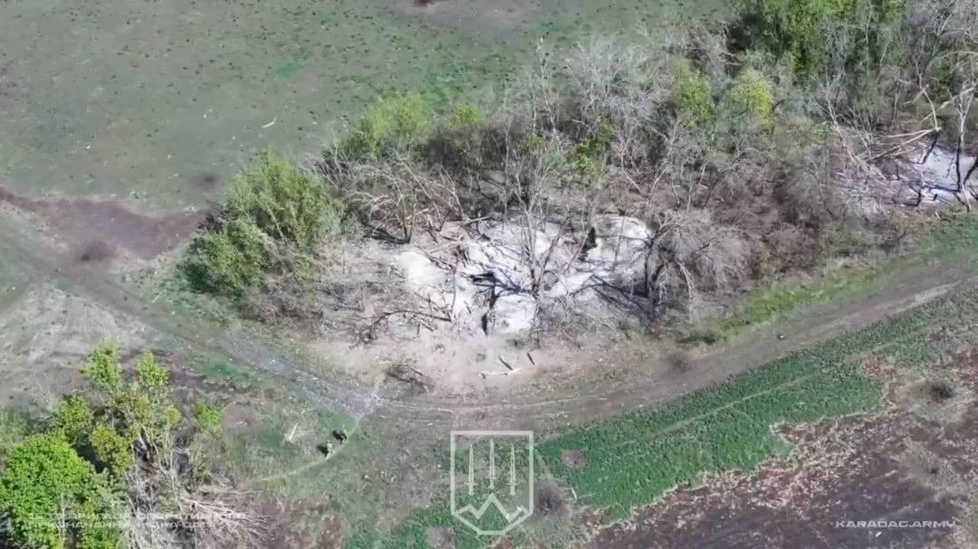 Ukrainian soldiers of the 15th NGU Brigade Kara-Dag stormed a Russian position and threw a TM-62 mine inside the enemy dugout. Kupyansk direction. April 2025