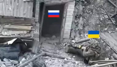 Ukrainian paratrooper manages to throw his grenade and throw another incoming enemy grenade into the shelter of Russian soldiers, Pokrovsk direction