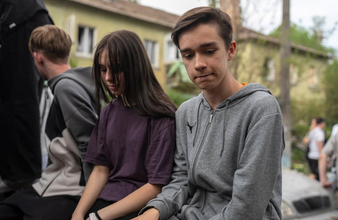 After the massive Russian missile and drone strikes on Kyiv, Ukrainian teens waited 12 hours at the rubble of their friend’s home. He is one of 12 Ukrainians killed, and three children were killed. – One friend said simply, “He was good. I want people to know that.”