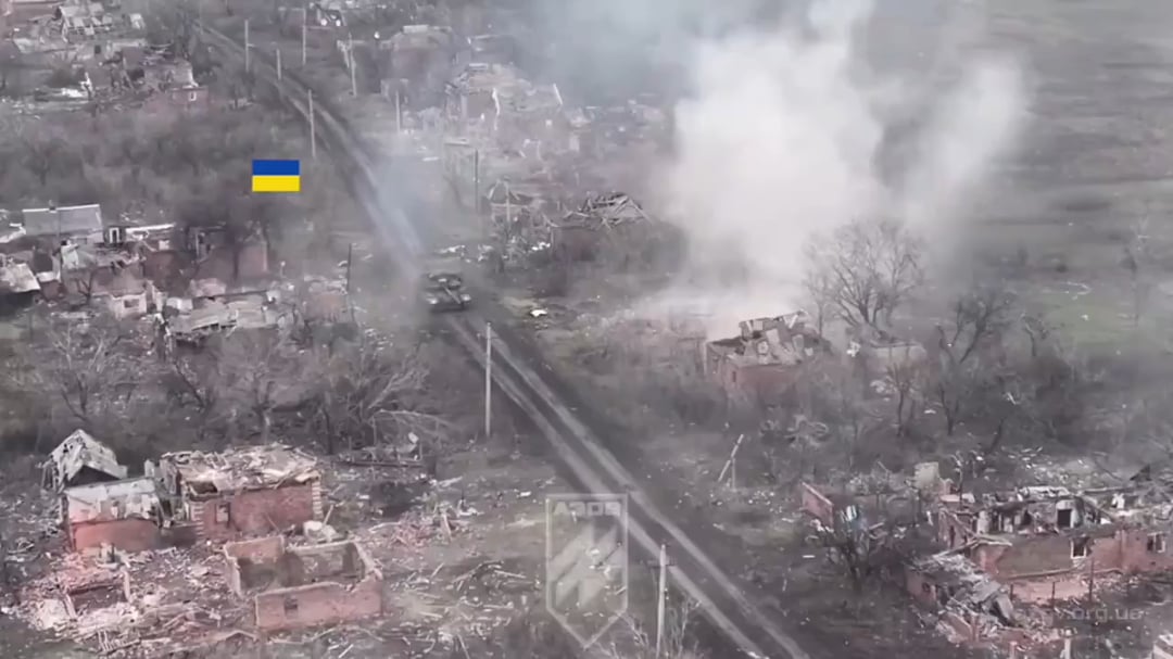 Ukrainian tank of the 12th Special Operations Brigade "Azov" destroyed a Russian BTR-82A APC during a close-range engagement near Toretsk. Published 03.04.2025