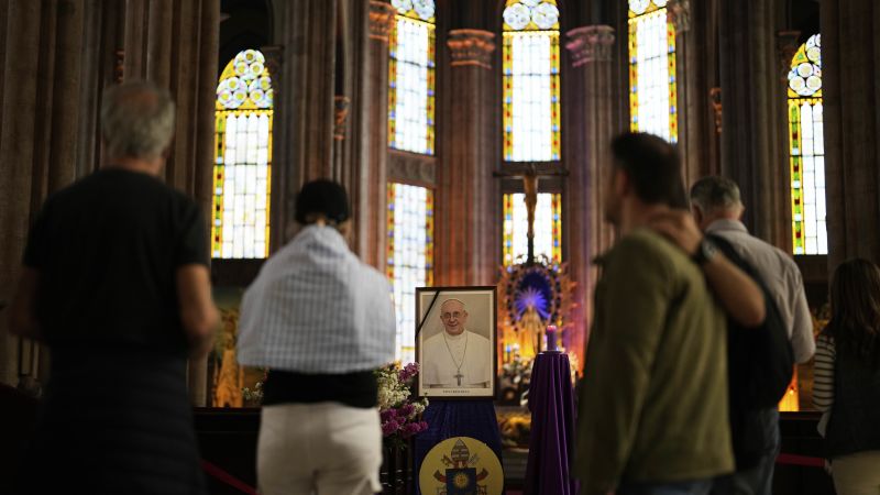 Photos: The world reacts to Pope Francis’ death
