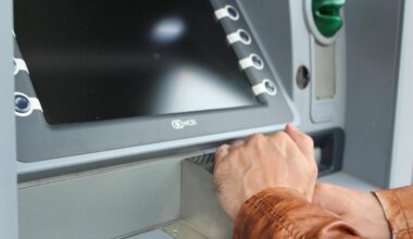 "Swedbank" informē klientus par gaidāmām izmaiņām saistībā ar bankomātiem visā Latvijā
