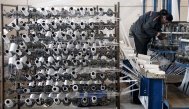 China's manufacturing activity falls in April, PMI shows