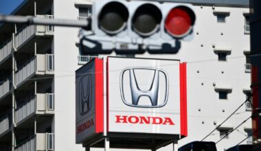 Canada offers automakers tariff relief, Honda denies weighing move