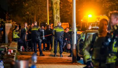 Politie bij de brand (foto: Persbureau Heitink).