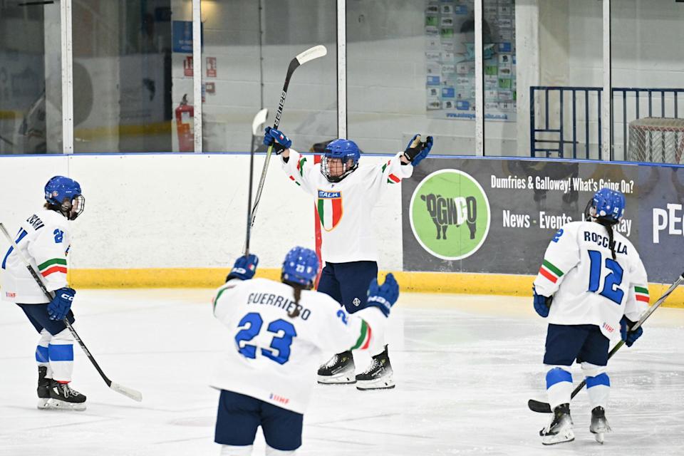 Italy celebrates a goal at the 2025 World Championships - Photo @ Italia Hockey