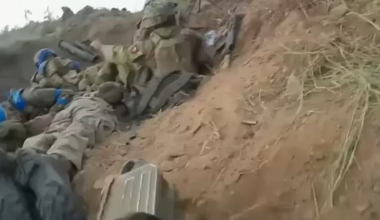 Ukrainian BTR-82A retrieving a ukrainian squad whilst under fire (2022)