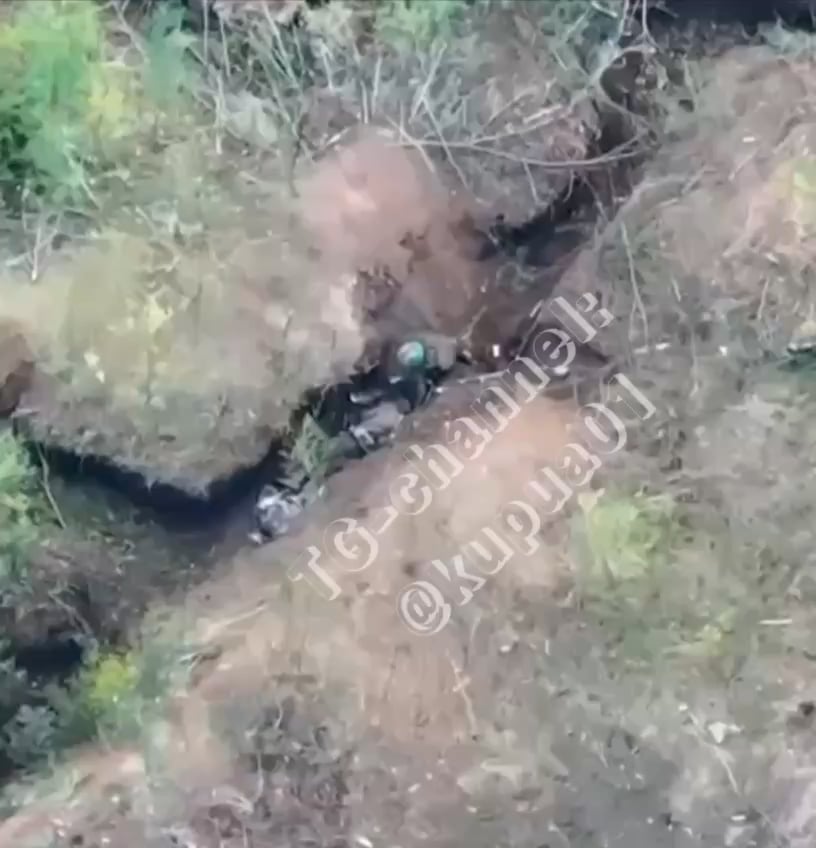 [NSFW] Ukrainian fighter after winning hand-to-hand combat finishes off Russian soldier with a rifle butt and a shot to the head, April 2025