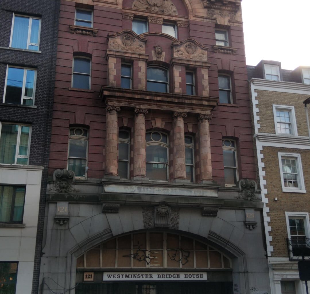 I finally found this building in London, it's a shame it looks abandoned now. For anyone who doesn't know, it's the old Necropolis Railway building. Also some other interesting buildings I found.