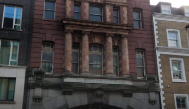 I finally found this building in London, it's a shame it looks abandoned now. For anyone who doesn't know, it's the old Necropolis Railway building. Also some other interesting buildings I found.