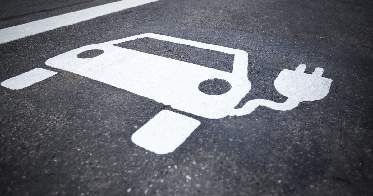Netikėta tyrimo išvada: Lietuva diktuoja tempą Baltijos elektromobilumo lenktynėse