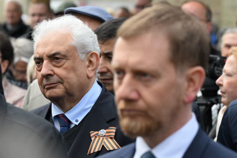 Sergei Nechayev (L), Russian Ambassador to Germany, and Michael Kretschmer, Minister President of Saxony, take part in the commemoration of the 80th anniversary of Elbe Day at the Meeting Memorial in Torgau. On April 25, 1945, US and Soviet troops met in Torgau, and the photo of their handshake on the Elbe River became a global symbol of the end of the Second World War and liberation from National Socialist tyranny. Hendrik Schmidt/dpa