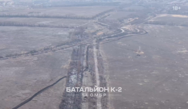 Ukraine's K2 battalion destroys a heavily armored Russian tank with FPV drones and targets the retreating infantry dismounts with artillery, April 2025