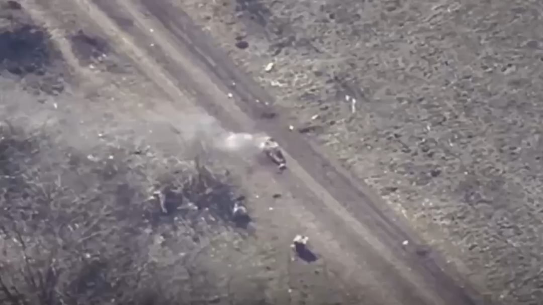 UA POV Ukrainian cluster shell hits in the center of a small group of Russian soldiers