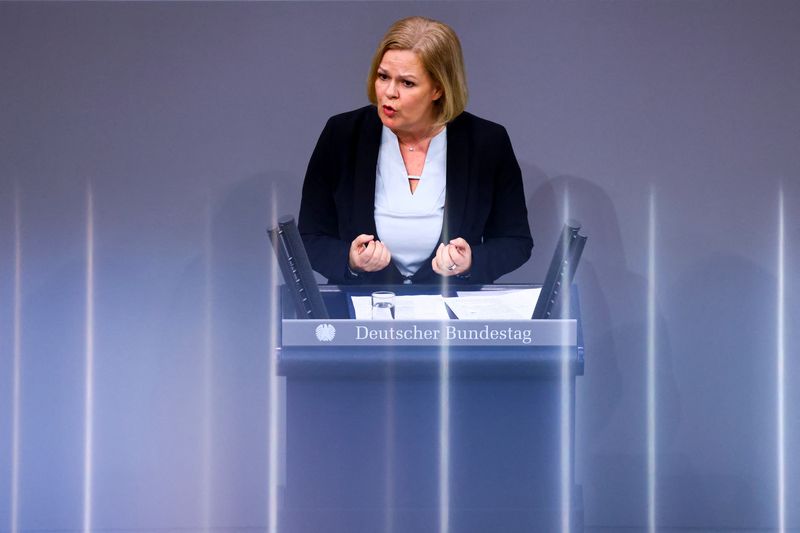 Irregular immigration curbed, Germany's outgoing government says