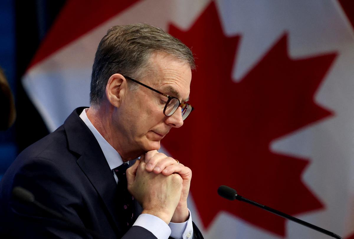 Bank of Canada holds key interest rate at 2.75% despite weakening inflation, as tariff war threatens global economy