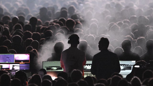 Publik och mixerbord i samband med Kents första återförening på 3 Arena i Stockholm.