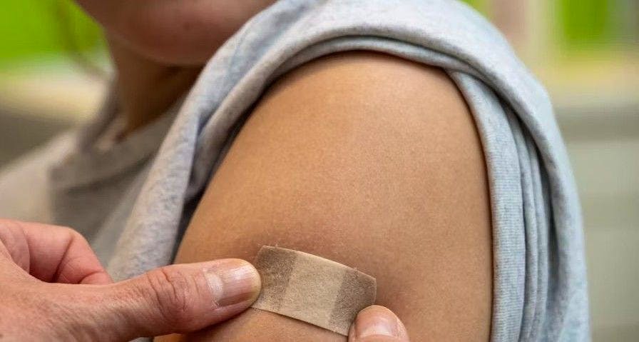 Um gegen HPV geschützt zu sein, sollte die Vorsorge in Form einer Impfung frühzeitig erfolgen.