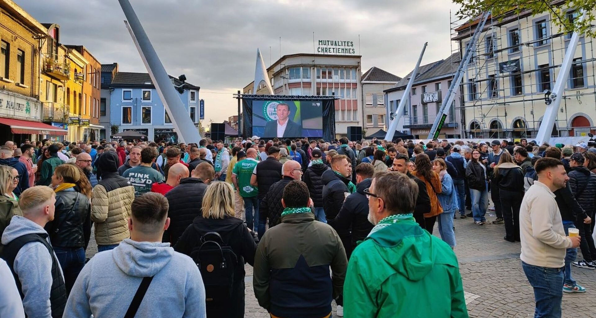 La Louvière en liesse pour le retour de la RAAL en Jupiler Pro League, 19 ans plus tard