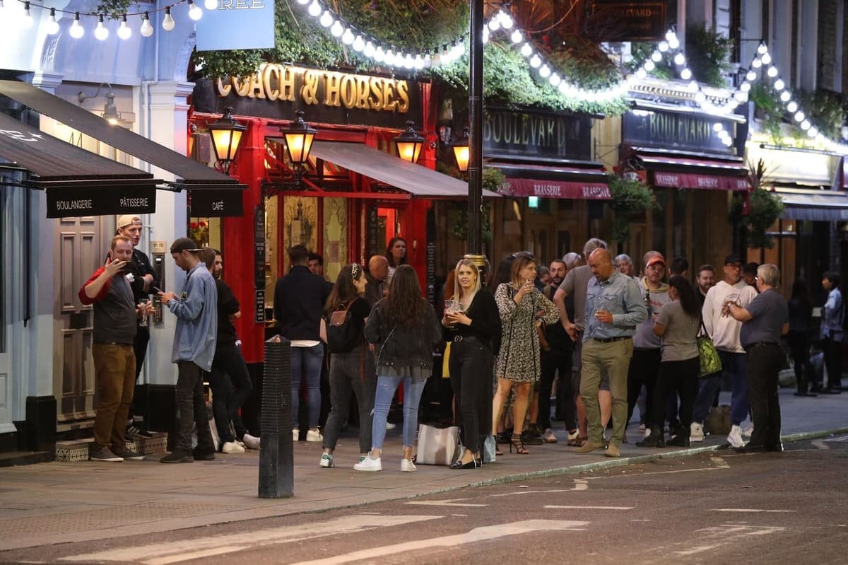 London pubs and clubs set to stay open longer this summer following Sadiq Khan reforms