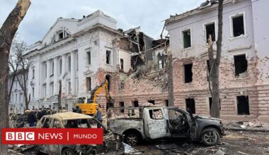 Un doble ataque con misiles rusos deja a decenas de civiles muertos en la ciudad ucraniana de Sumy