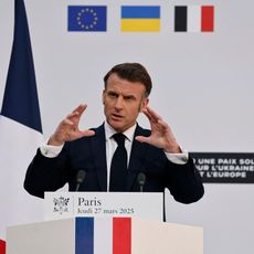 Emmanuel Macron devant la presse le 27 mars, après le sommet de Paris. 