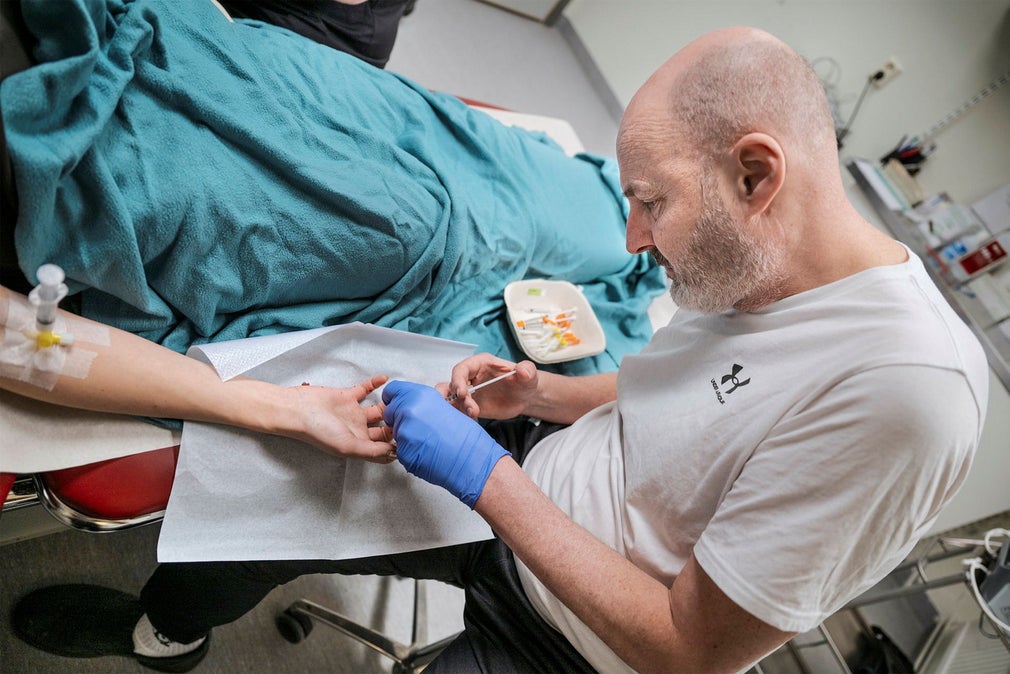 På Medicinska hudmottagningen i Norrköping behandlas patienter med botox-injektioner för att motverka överdriven svettning.