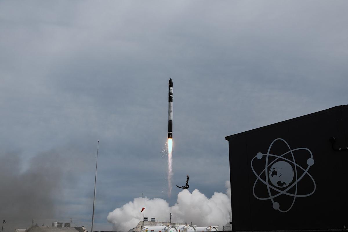 The Best Space Stock to Invest $100 in Right Now