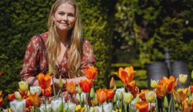 Princess of Orange unveils plaque at her tulip garden for Madrid