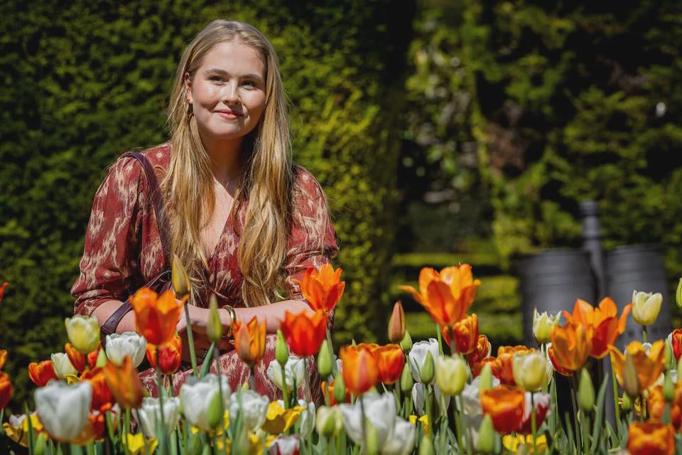 Princess of Orange unveils plaque at her tulip garden for Madrid