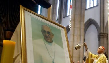 Vaticaan maakt doodsoorzaak bekend: paus overleden aan beroerte en hartfalen