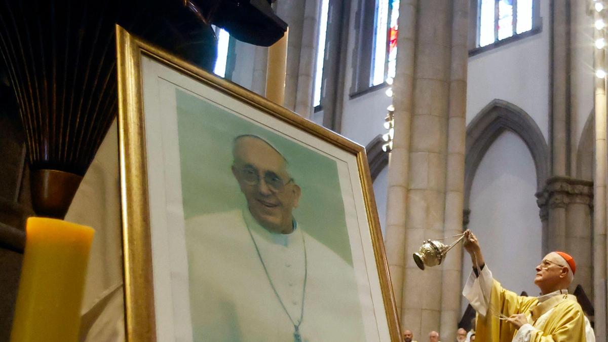Vaticaan maakt doodsoorzaak bekend: paus overleden aan beroerte en hartfalen