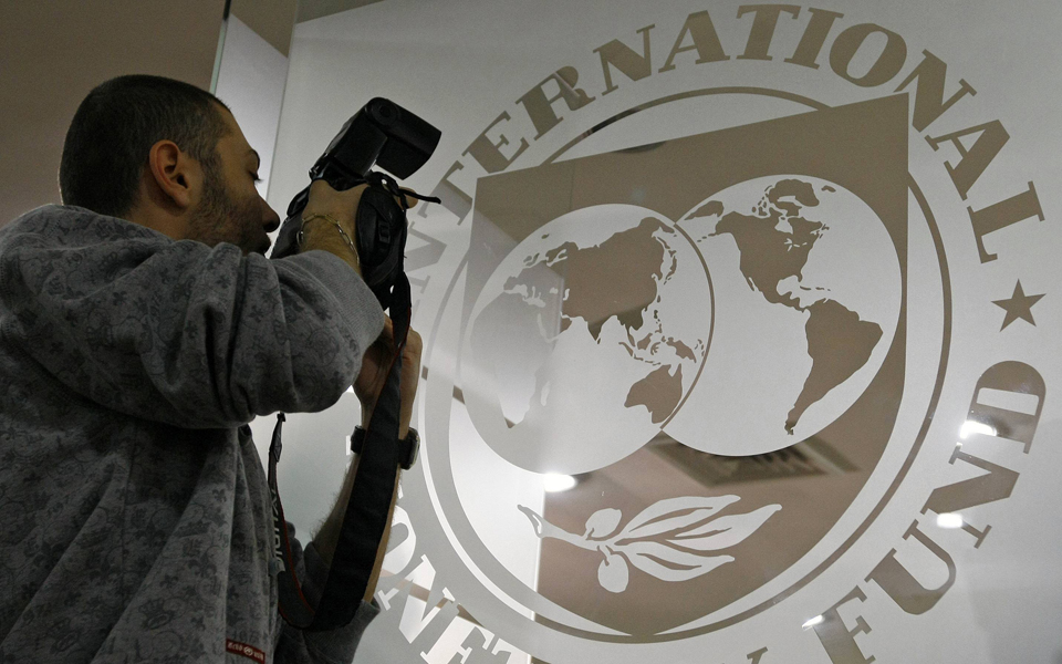 Tarifas em máximos de 100 anos levam FMI a cortar crescimento global