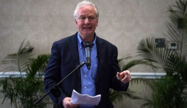 Sen. Chris Van Hollen meets with Abrego Garcia in El Salvador