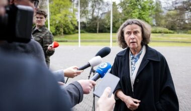 Faber onder vuur om weigering gemeenten te bezoeken waar onrust was over azc