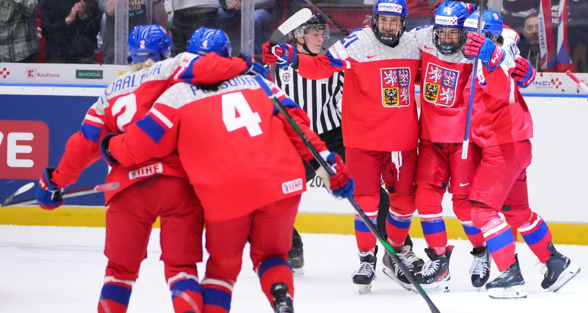 Czechs overpower Swiss to move on
