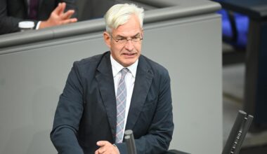 Berlin: Mathias Middelberg (CDU/CSU), stellvertretender Vorsitzender der CDU/CSU-Fraktion für Haushalt und Finanzen, spricht im Plenarsaal im Bundestag. Der Bundestag berät zum Haushaltsentwurf 2025.