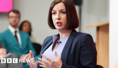 Transgender women must use toilets based on their biological sex following Supreme Court ruling, Labour equalities minister announces