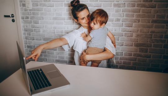 Ways to shift your morning mindset as a mompreneur and be more productive (Photo by Helena Lopes on Unsplash)