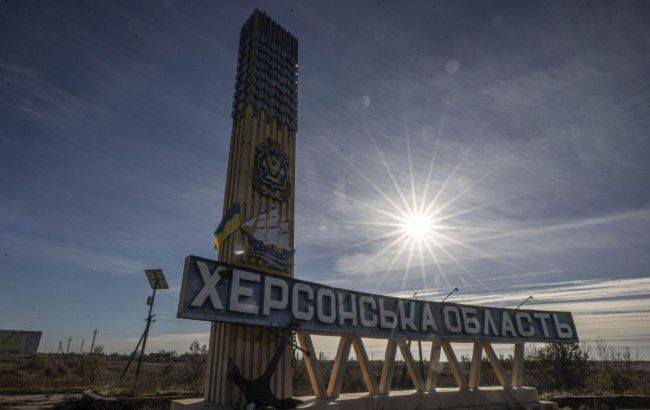 Russian strike hits road crew in Kherson, causing casualties