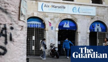 Nearly 300 apply as French university offers academics ‘scientific asylum’