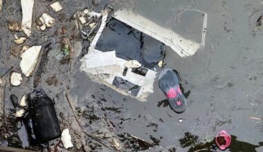 New York: Trümmer schwimmen im Wasser an der Stelle, an der ein Hubschrauber in den Hudson River gestürzt ist