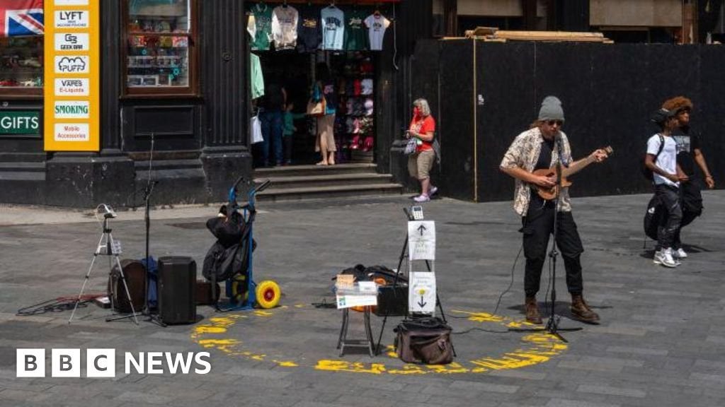 Leicester Square buskers are 'psychological torture' says judge - BBC News