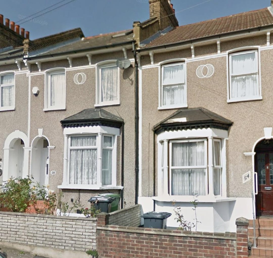I’ve always wondered what these symbols on these houses are near Lewisham. Anyone have any idea?