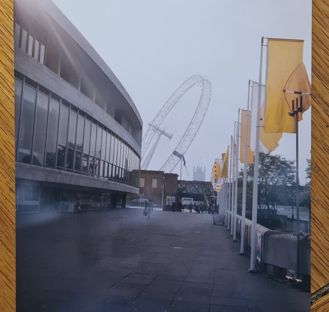 Couple of photos of the Millennium Wheel being raised into place